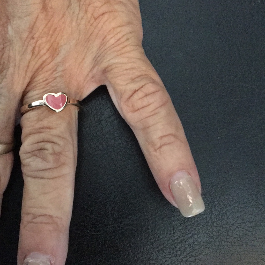 New Badgley Pink Heart Gold Ring Simplistic 30$